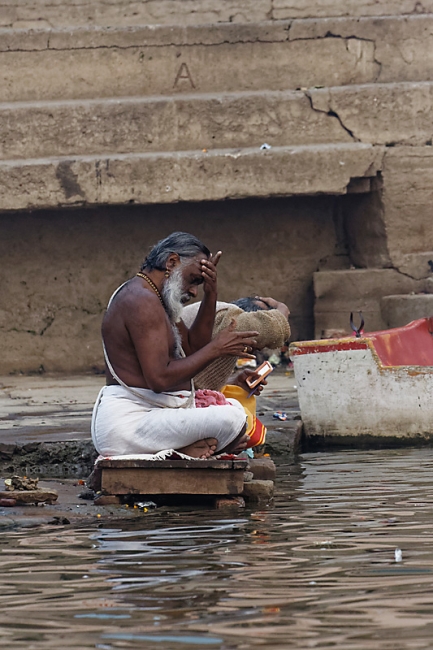 Varasani-Promenade sur le Gange-043